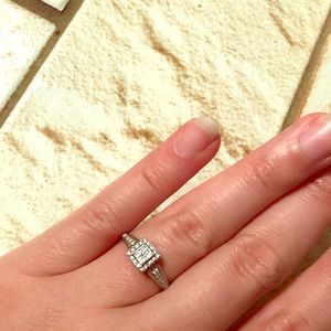 10k white gold 1/4 carat diamond ring